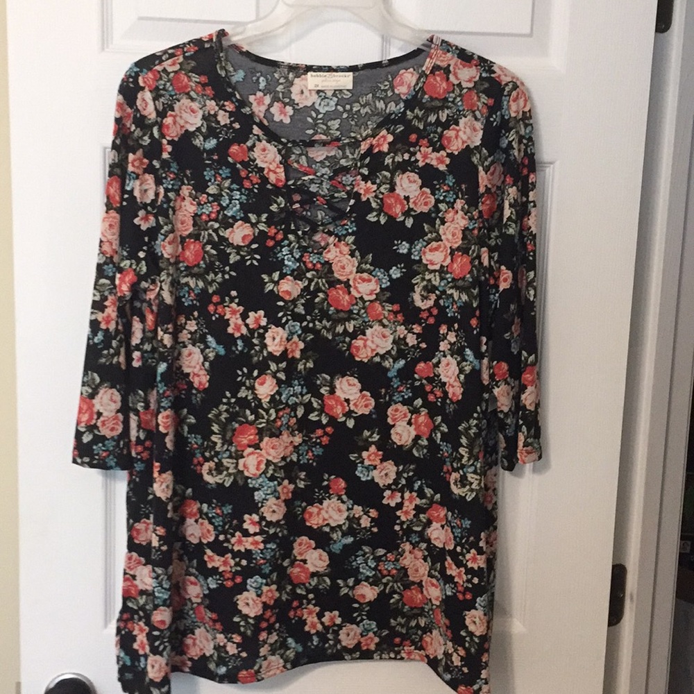 Floral pattern top, NWT